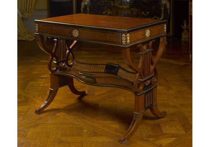 Writing table
